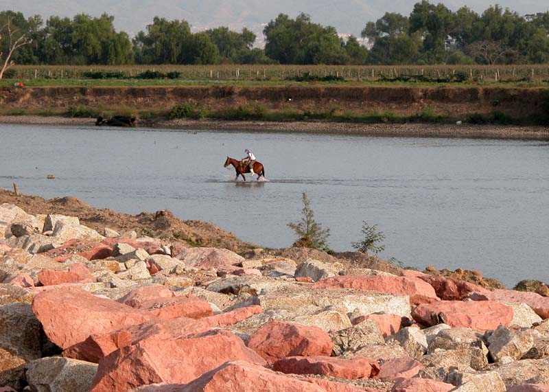 River Rider w rocks